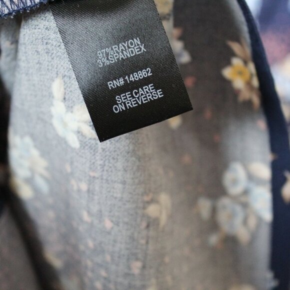 ✨2/$20 Torrid Navy Floral Stretch Challis Corset Back Top 00 Medium Large H12553 - Picture 11 of 12